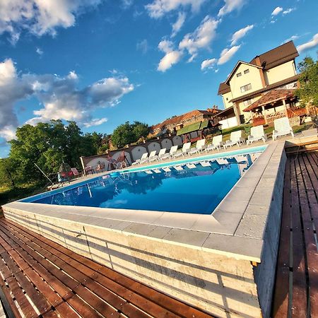 Conacul Lui Bulica Otel Novaci-Străini Dış mekan fotoğraf