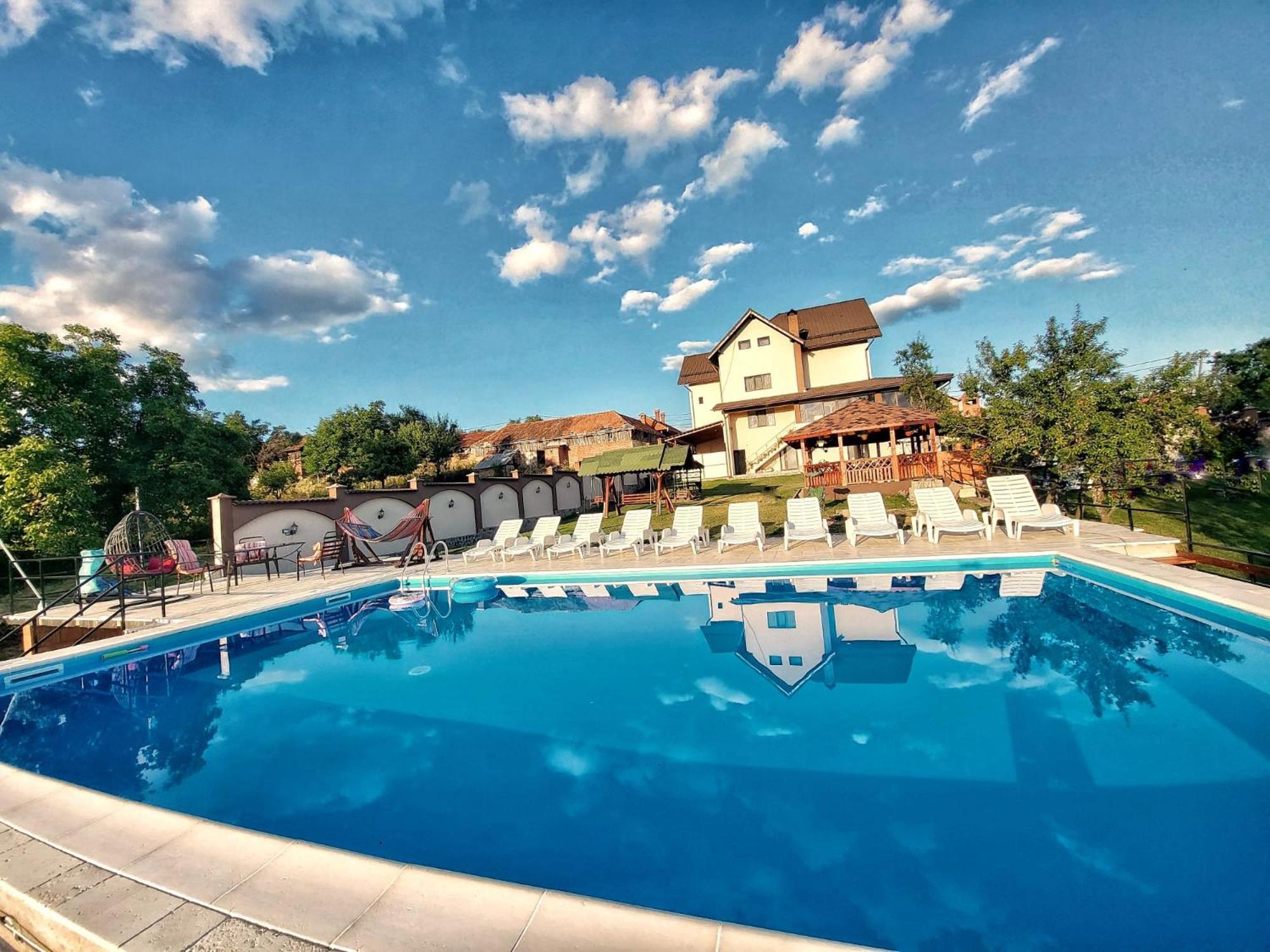 Conacul Lui Bulica Otel Novaci-Străini Dış mekan fotoğraf
