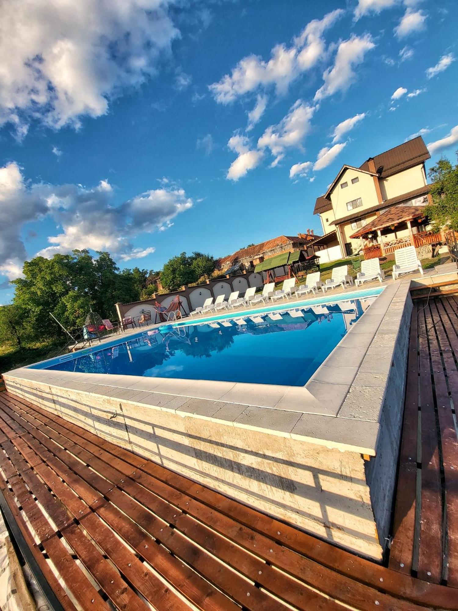 Conacul Lui Bulica Otel Novaci-Străini Dış mekan fotoğraf