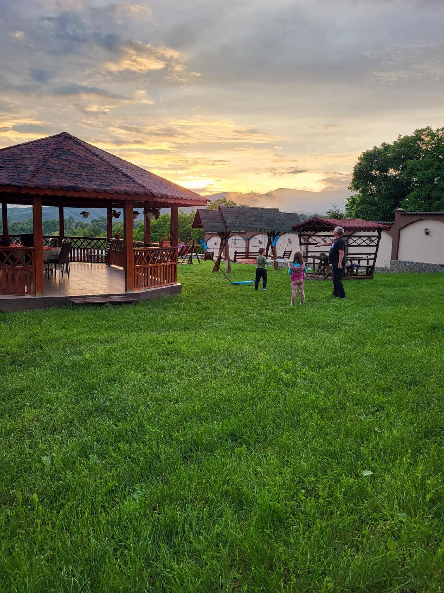 Conacul Lui Bulica Otel Novaci-Străini Dış mekan fotoğraf