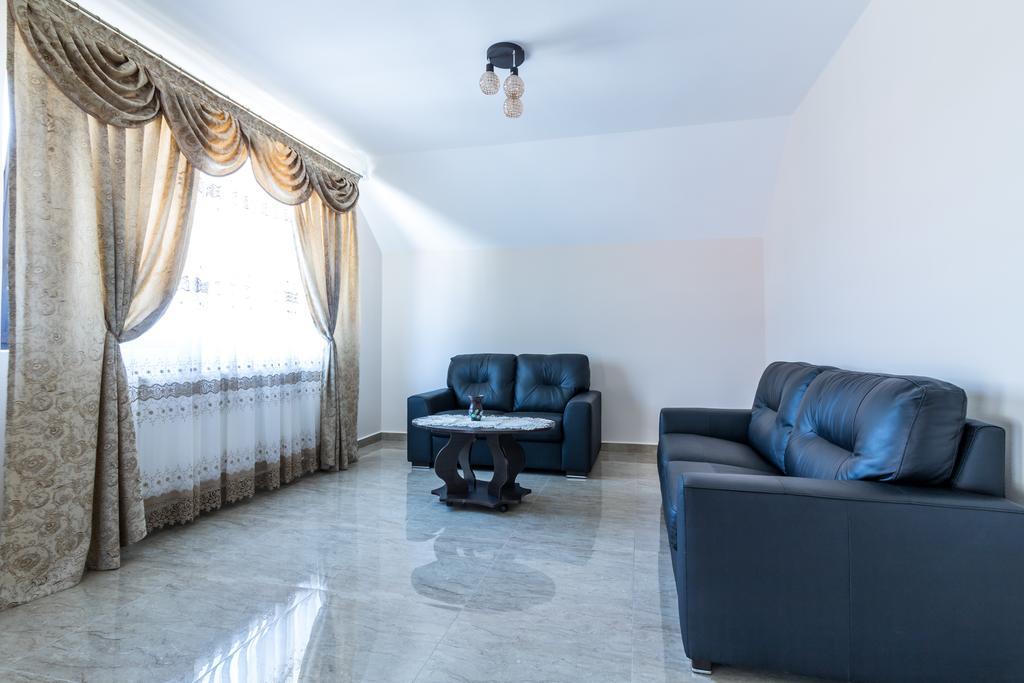 Conacul Lui Bulica Otel Novaci-Străini Dış mekan fotoğraf
